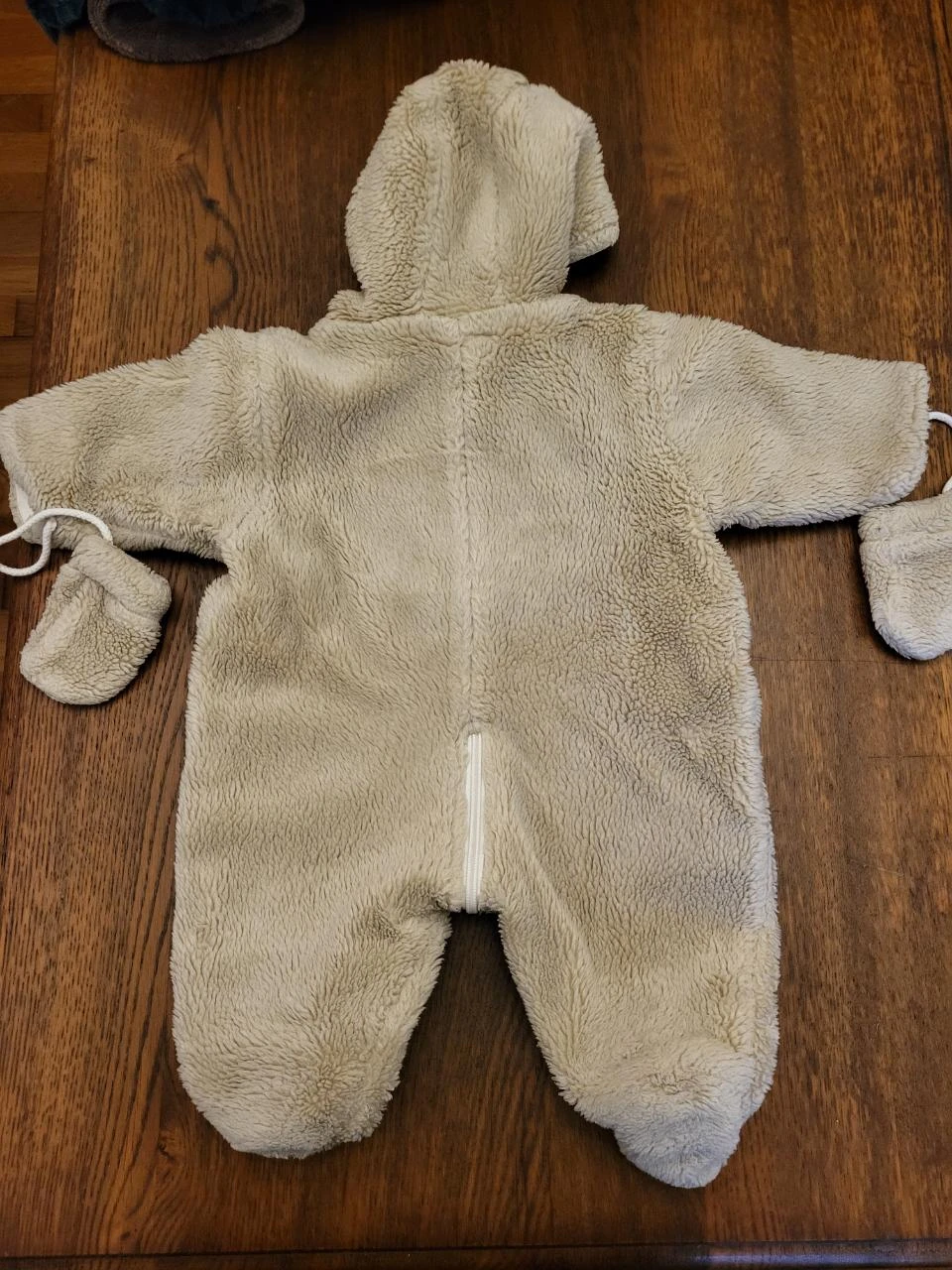 1 jumpsuit + mittens boy 6 months – photo 2